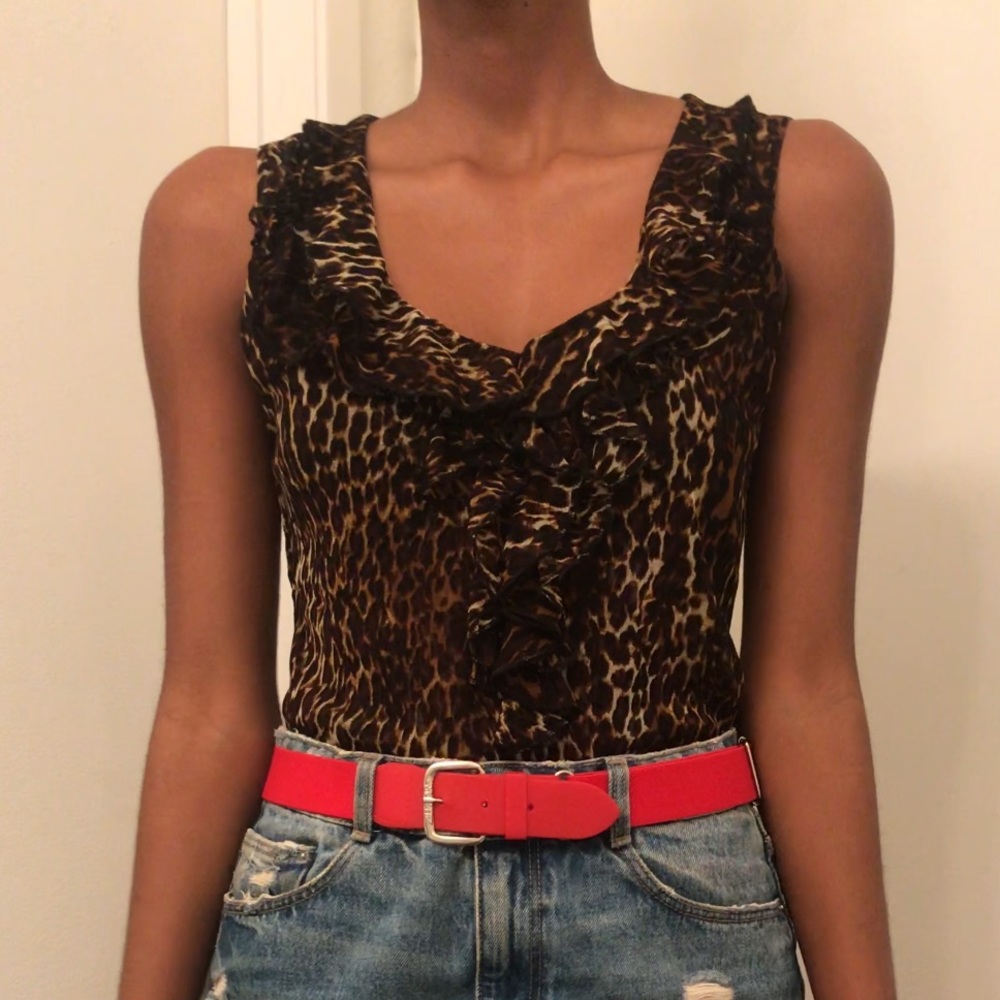 Sleeveless leopard 🐆 print ruffle blouse